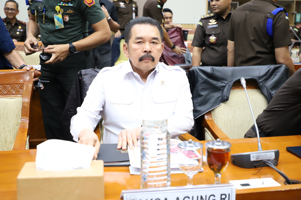 Komisi III DPR menggelar raker dengan Jaksa Agung ST Burhanuddin membahas evaluasi kerja 2025 dan rencana kerja pada 2026 (Ashar/SinPo.id)