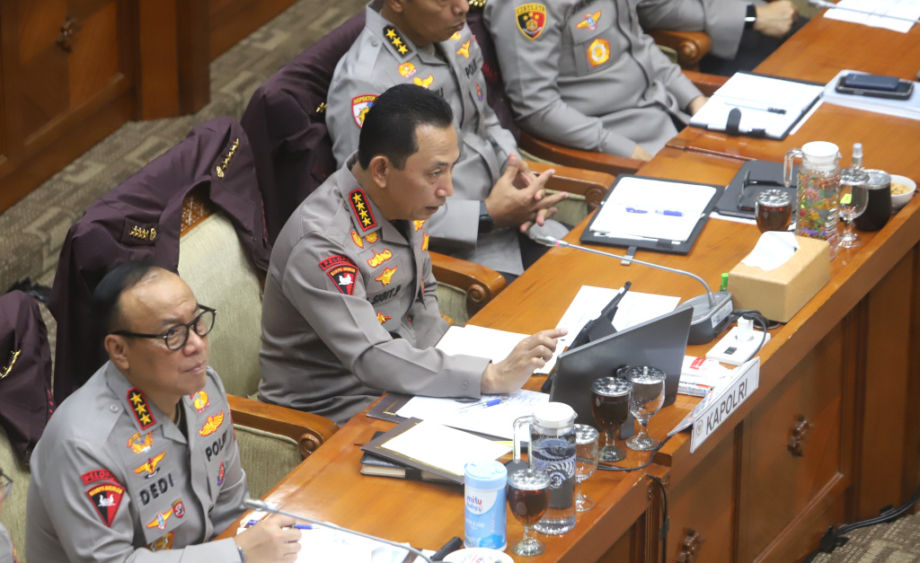 Komisi III gelar raker dengan Kapolri Jenderal Listyo Sigit Prabowo membahas rencana kerja 2026 (Ashar/SinPo.id)