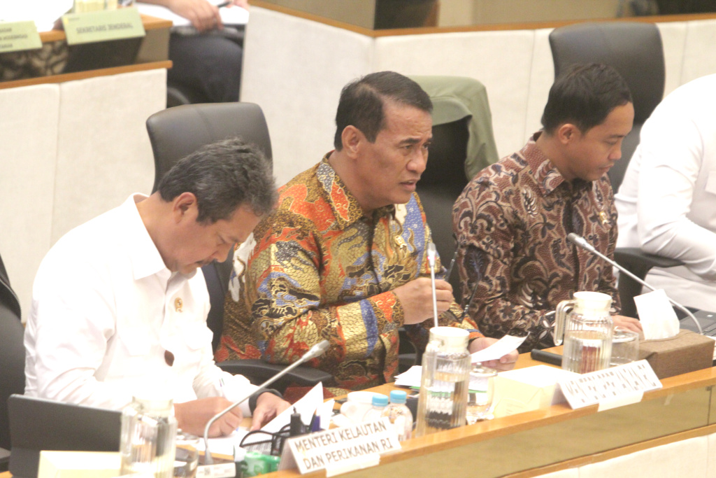 Komisi IV DPR menggelar raker dengan Menteri Pertanian, Menteri Kehutanan dan Menteri Kelautan dan Perikanan membahas pemulihan pasca bencana (Ashar/SinPo.id)