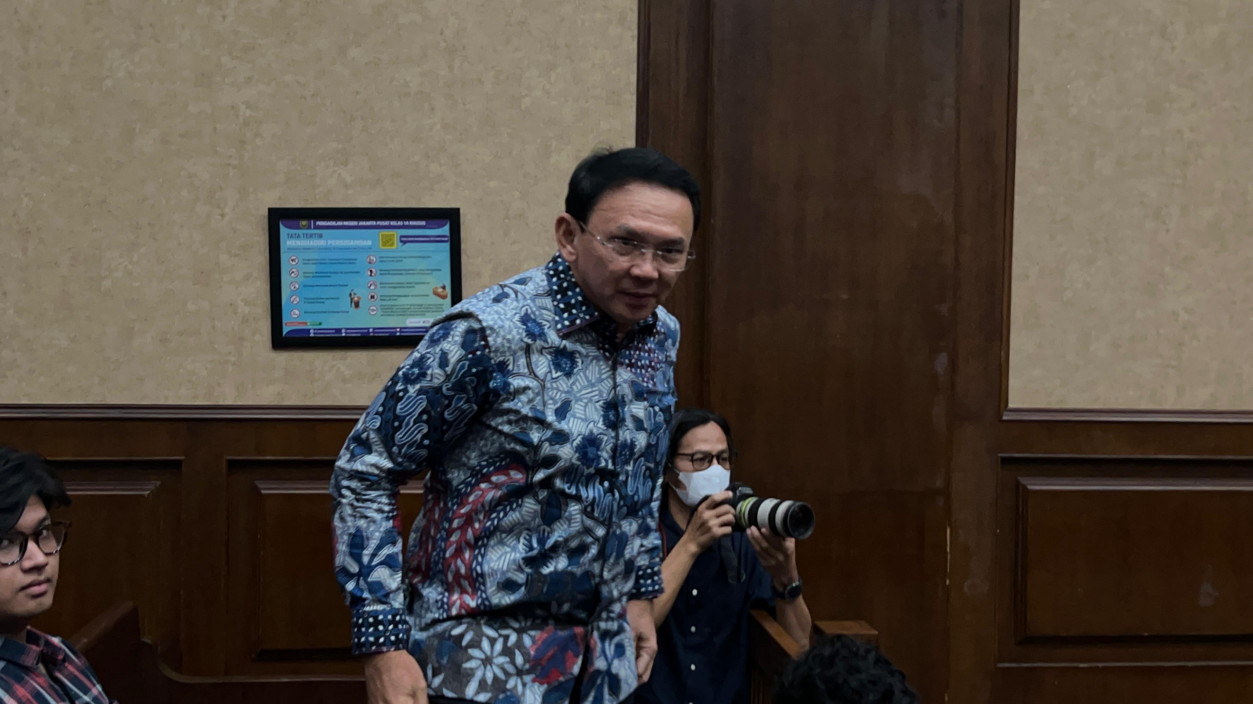 Mantan Komisaris Utama PT. Pertamina, Basuki Tjahaja Purnama bersaksi dalam persidangan kasus dugaan korupsi tata kelola minyak mentah dan produk kilang PT Pertamina. (SinPo.id/David)