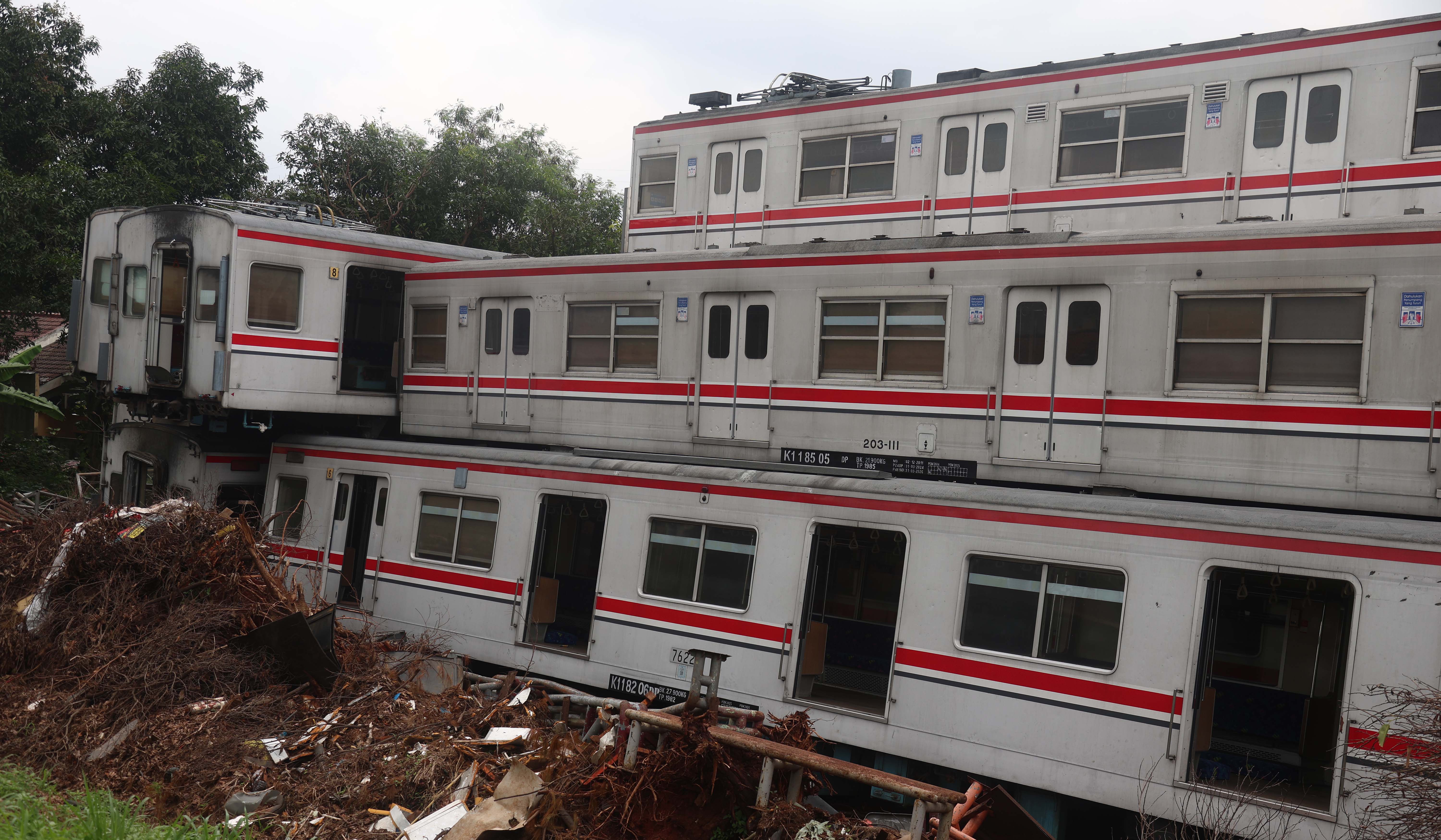 Tumpukan kereta bekas di Depo Depok, Jawa Barat. (Agus Priatna/SinPo.id)