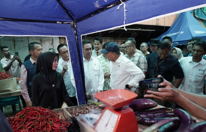 Mendag Budi Santoso meninjau Pasar Kuala Simpang (SinPo.id/ Dok. Kemendag)