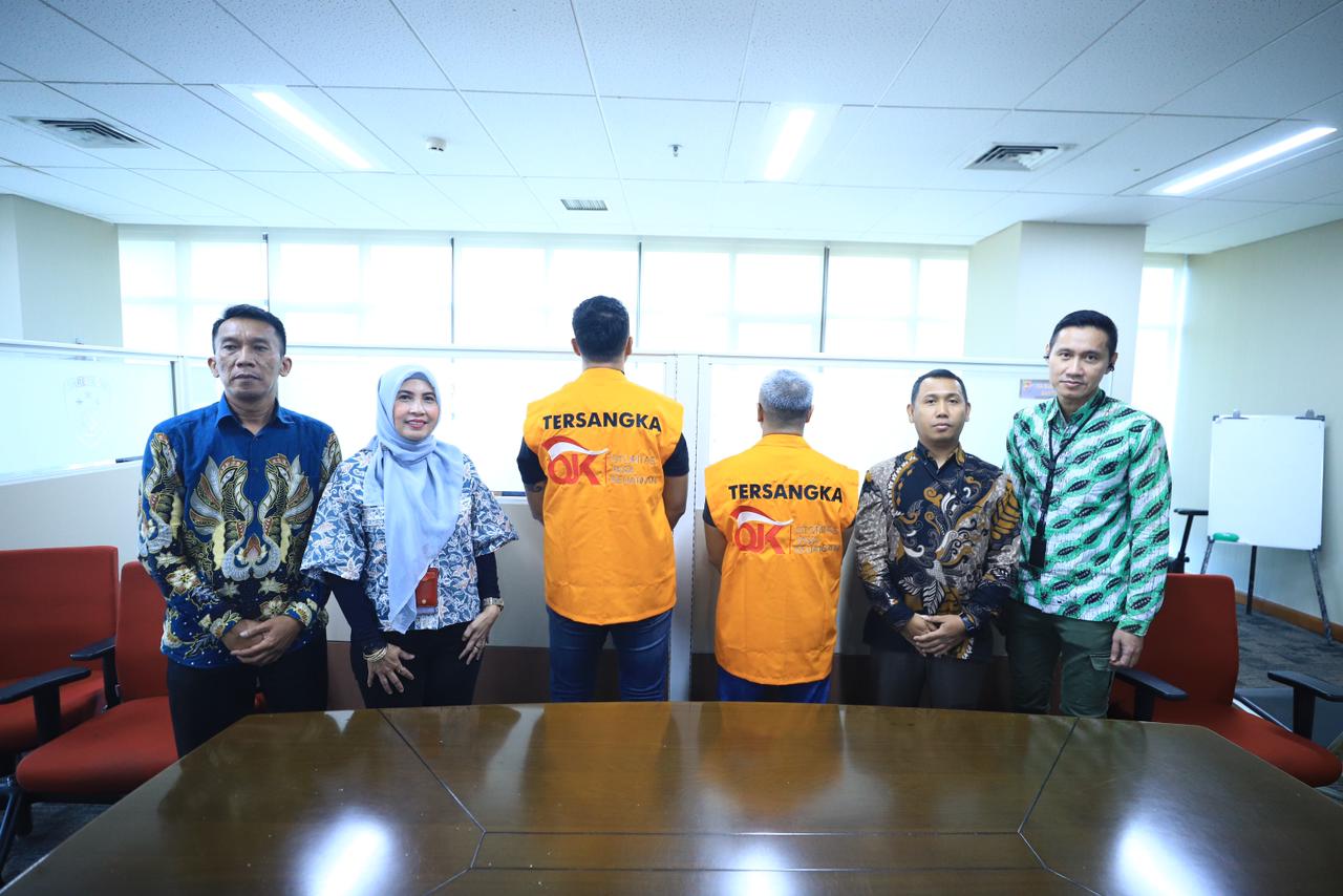 OJK Serahkan Dua Tersangka Kasus PT Investree ke Kejari Jaksel (SinPo.id/OJK)