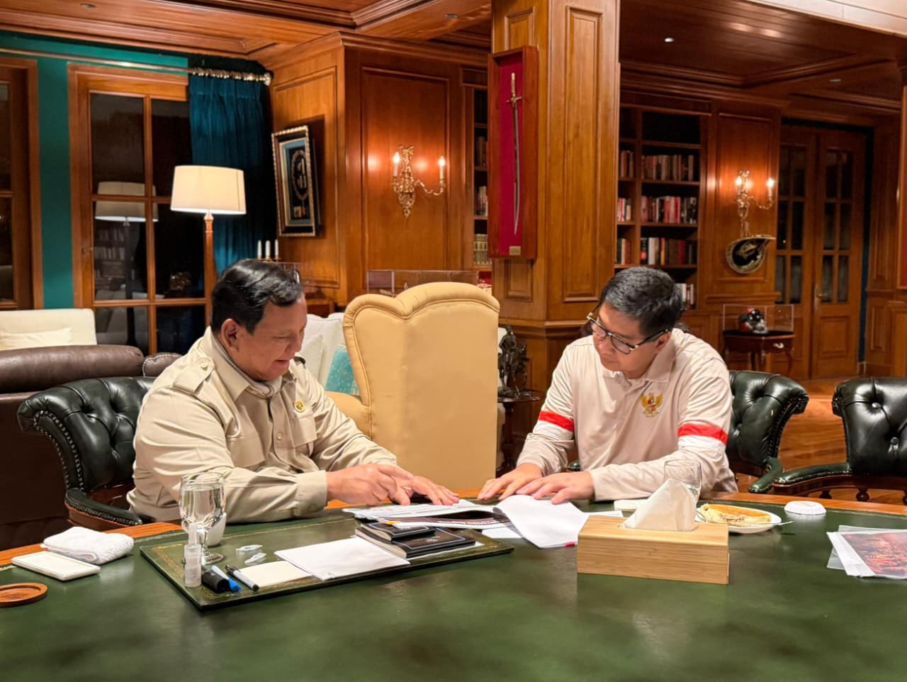 Presiden Prabowo Subianto bersama Menteri Perumahan dan Kawasan Permukiman (PKP) Maruarar Sirait (SinPo.id/Biro Setpres)