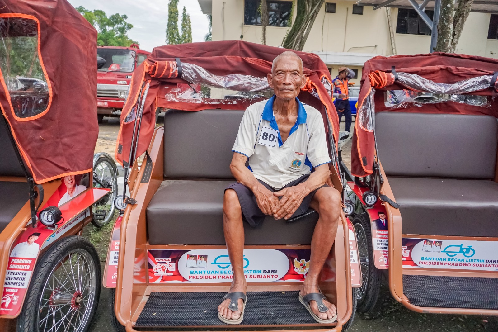 Penarik Lansia Grobogan Dapat Becak Listrik dari Prabowo (SinPo.id/Tim media)