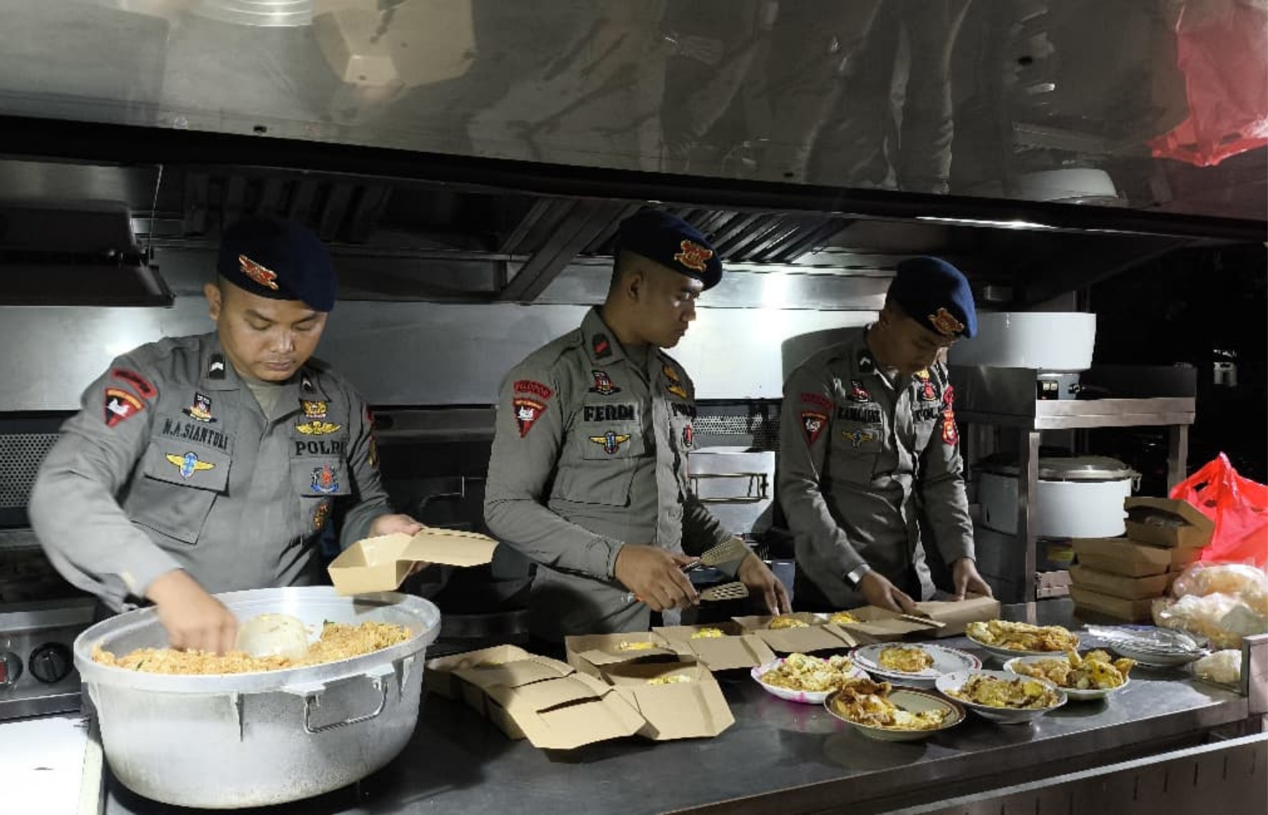 Dapur umum Polda Metro Jaya di Jakarta Utara (SinPo.id/Dok.PMJ)