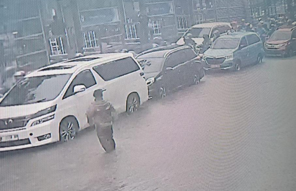 Genangan air di Jalan DI Panjaitan, Jakarta Selatan (SinPo.id/TMCPoldaMetro)