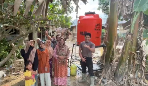 Salah satu sumur bor Polri yang digunakan warga Aceh Tamiang (SinPo.id/Dok.Polri)