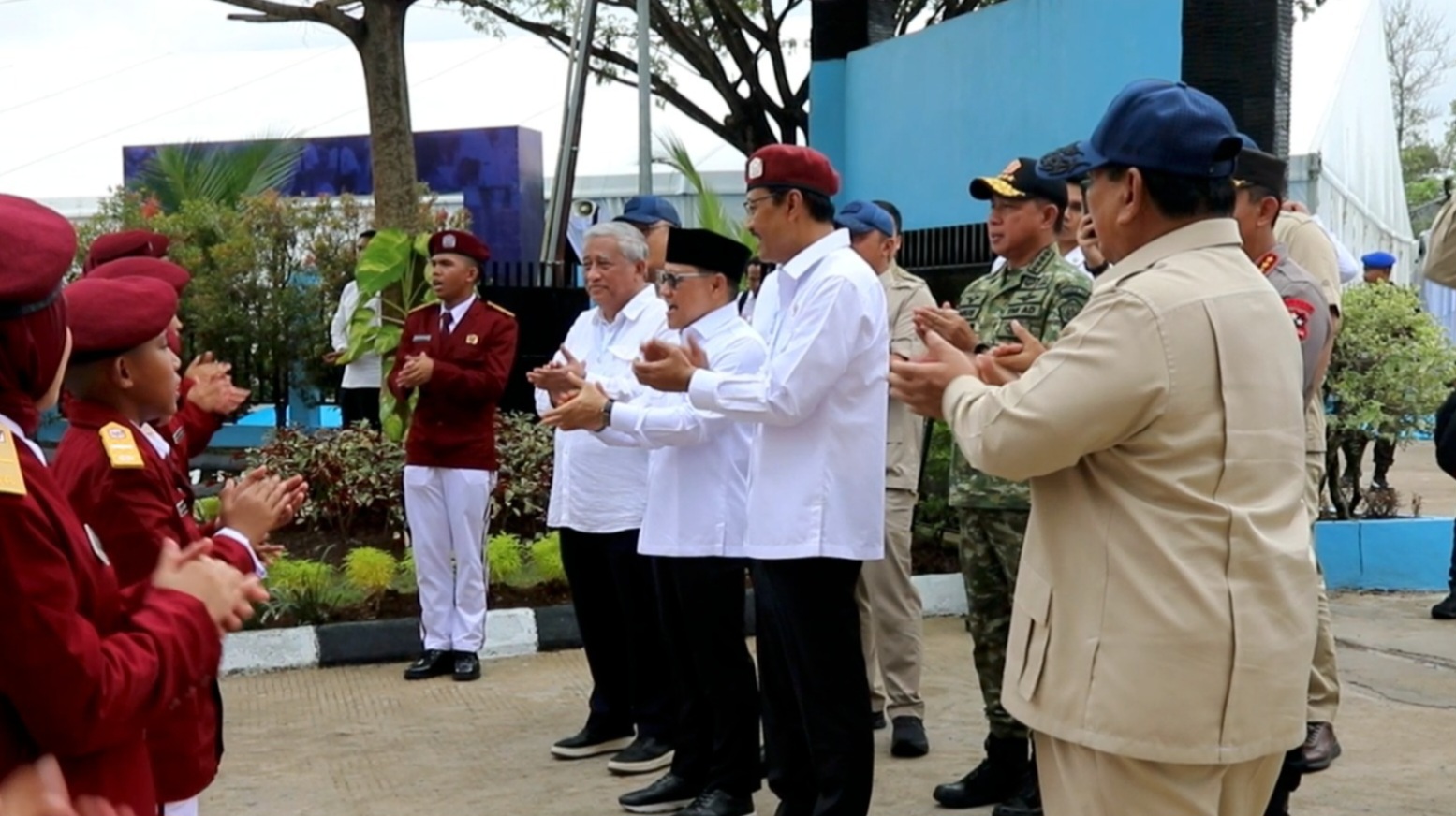 Momen Berkesan Siswi Sekolah Rakyat Banjarbaru Dinyanyikan Ulang Tahun oleh Presiden Prabowo (SinPo.id/Tim Media)