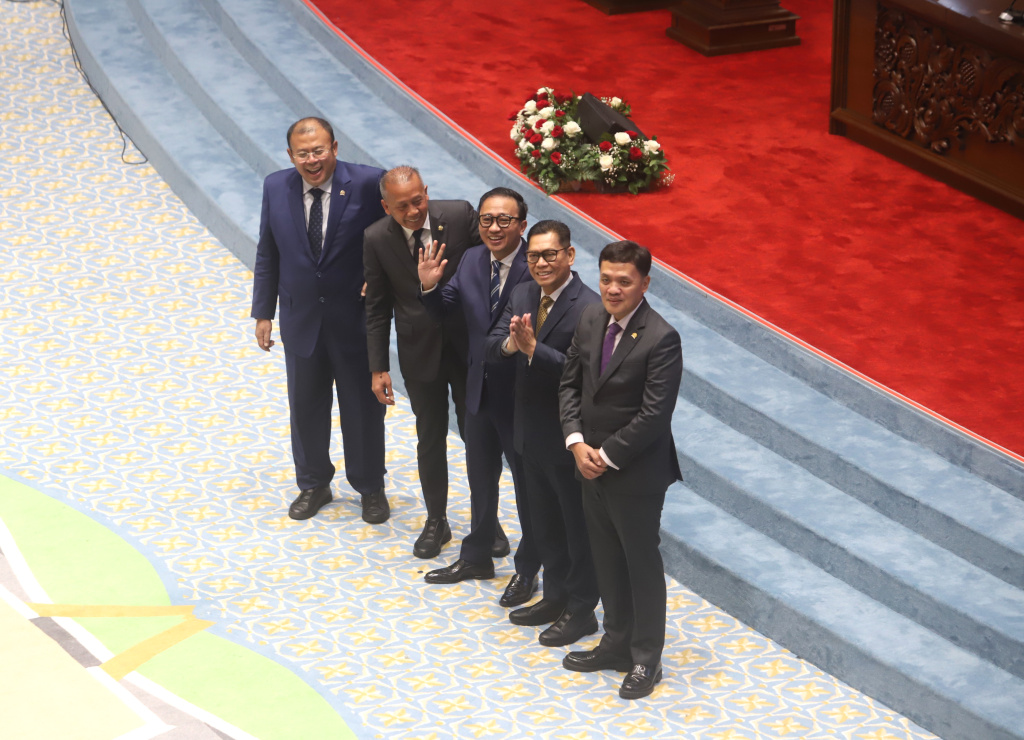 DPR sahkan Calon Hakim Mahkamah Konstitusi Adies Kadir (Ashar/SinPo.id)