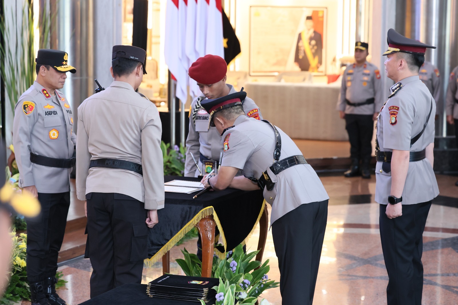 Sertijab pejabat utama dan Kapolres jajaran (SinPo.id/Dok.PMJ)