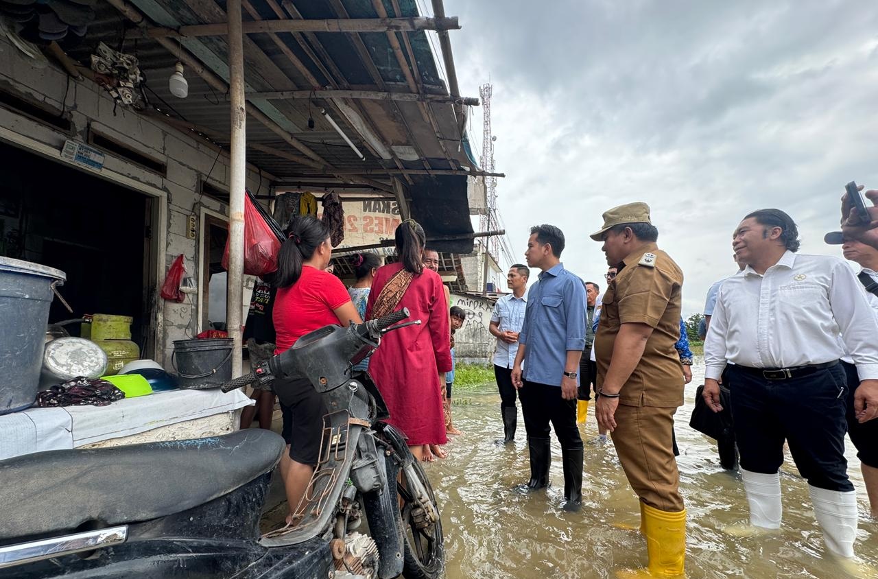 Wapres Gibran meninjau lokasi banjir di Bekasi (SinPo.id/Setwapres)