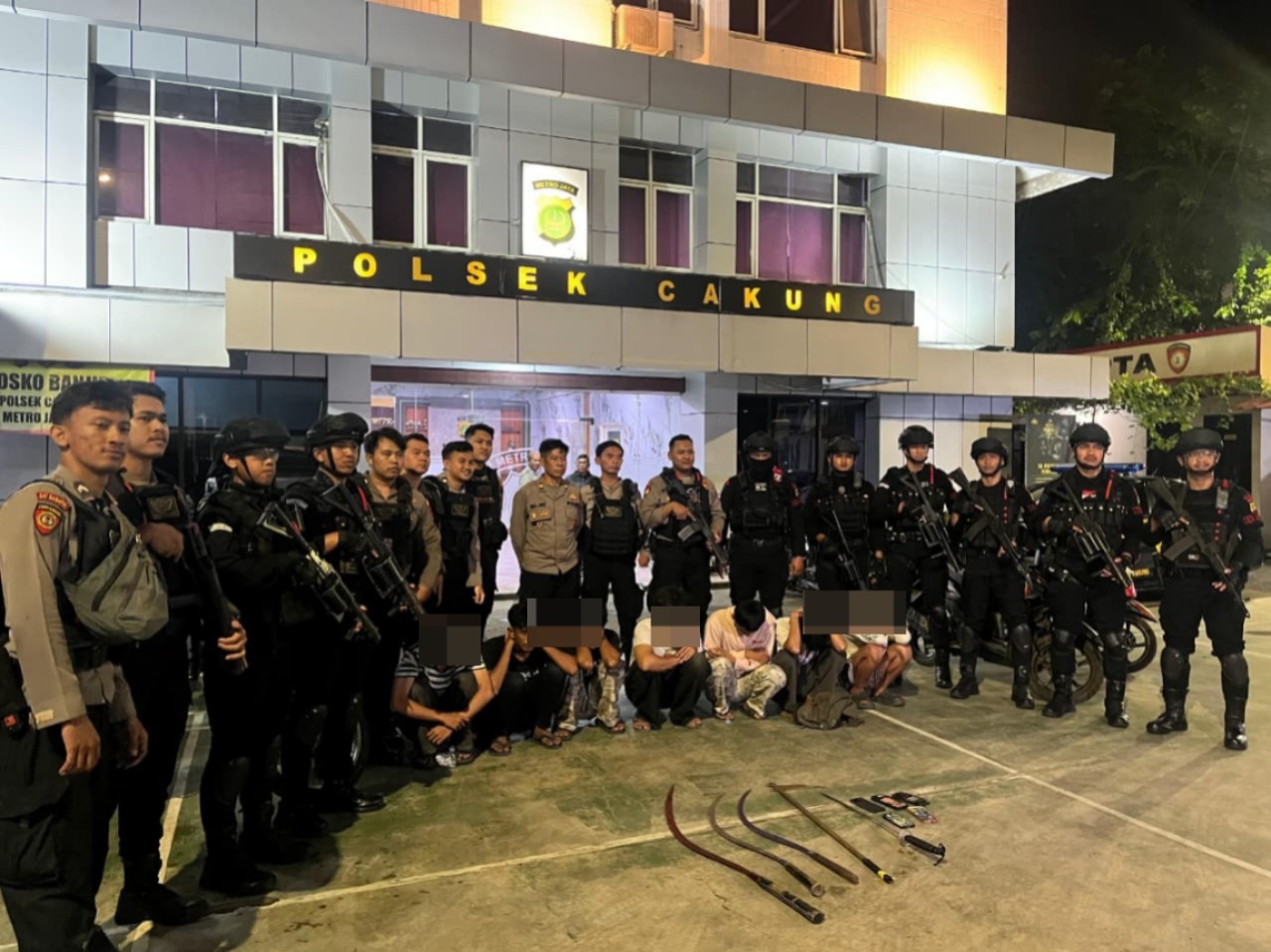 Para remaja yang hendak tawuran ditangkap di Jaktim (SinPo.id/Dok.PMJ)