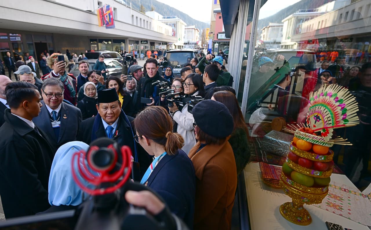 Usai Pidato Kunci di WEF Davos, Presiden Prabowo Sambangi Paviliun Indonesia (SinPo.id/Biro Setpres)