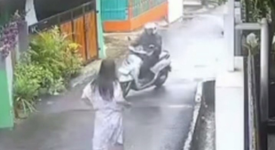 Aksi begal payudara di Jagakarsa Jakarta Selatan (SinPo.id/Tangkapan layar)