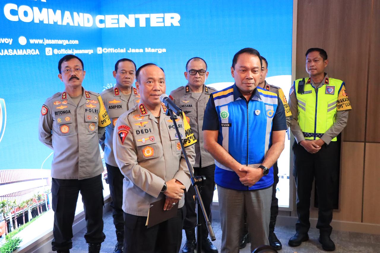 Wakapolri saat monitoring arus lalu lintas libur Nataru (SinPo.id/Dok.Polri)