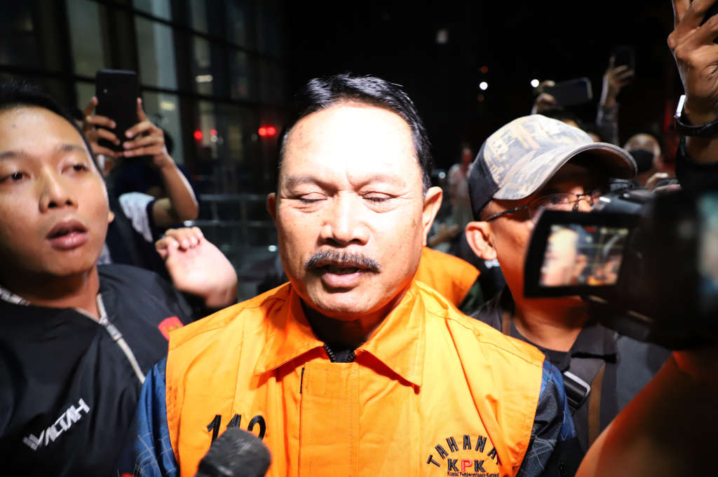 KPK resmi menetapkan tersangka Walikota Madiun Maidi terkait kasus dugaan fee proyek dan dana CSR , Gratifikasi di lingkungan Pemerintah Kota Madiun (Ashar/SinPo.id)