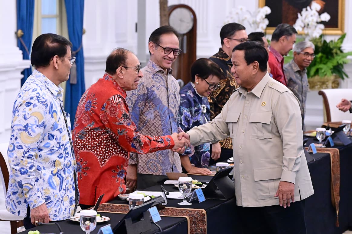 Menteri Luar Negeri periode 1999-2001 Alwi Shihab usai bertemu Prabowo di Istana Merdeka (SinPo.id/Biro Setpres)