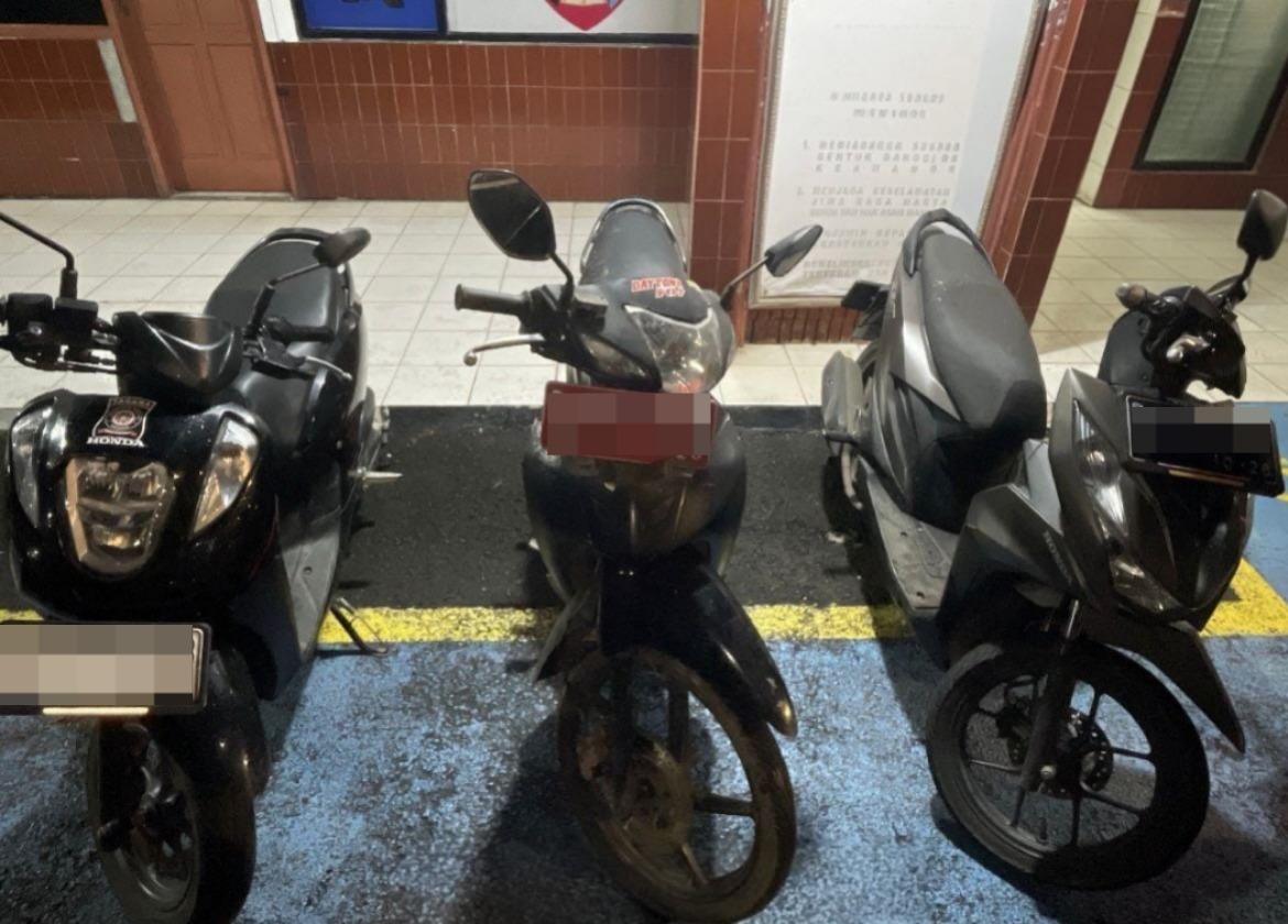 Barang bukti sepeda motor diamankan (SinPo.id/Dok.PMJ)
