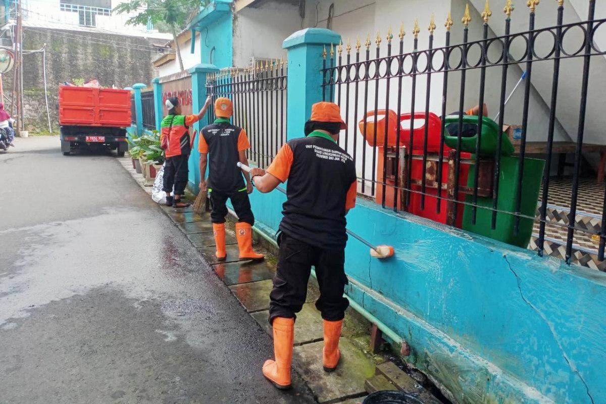 Personel Dinas LH Dikerahkan Bersihkan Masjid dan Musala (SinPo.id/Beritajakarta)