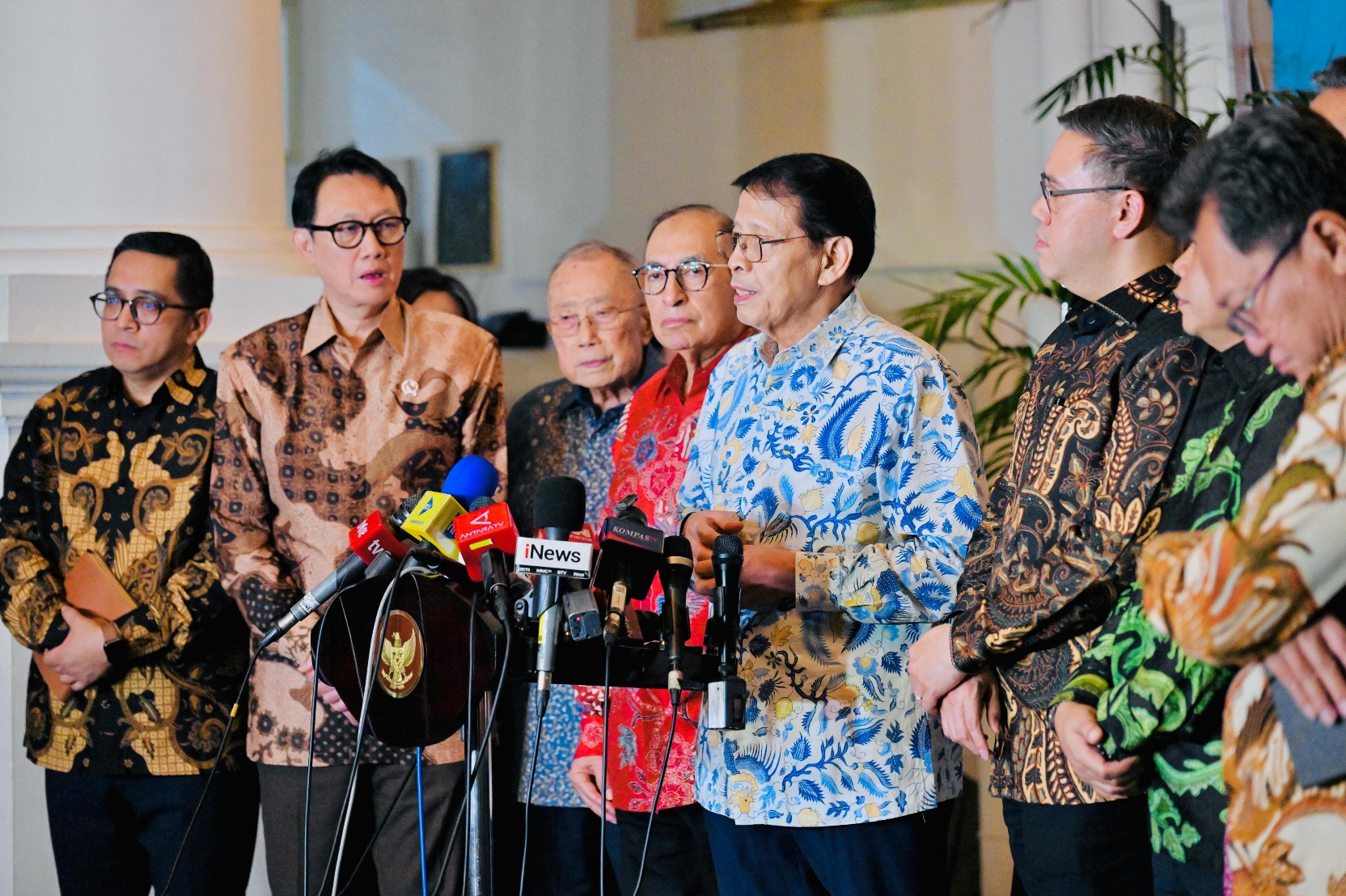 Mantan Menteri Luar Negeri Hasan Wirajuda (SinPo.id/Biro Setpres)