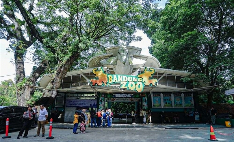 Ilustrasi pintu masuk Kebun Binatang Bandung. (SinPo.id/dok. Pemkot Bandung)