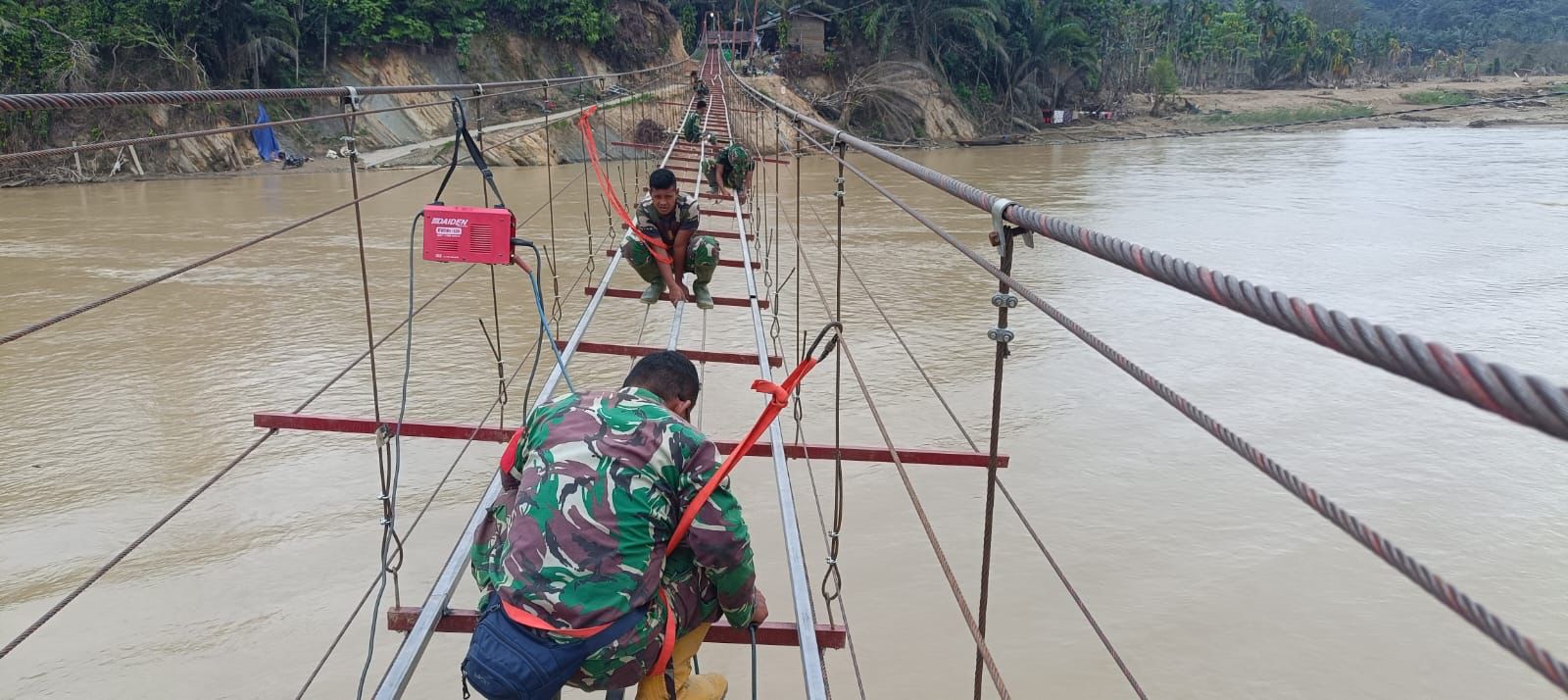 Jembatan Gantung Jadi Upaya Cepat Buka Akses ke Desa Terisolasi di Aceh (SinPo.id/Tim Media)