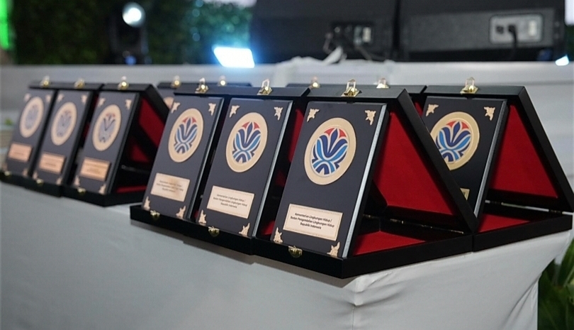 Ilustrasi penghargaan Piagam Menuju Kota Bersih Sampah (SinPo.id/ Dok. KLH)