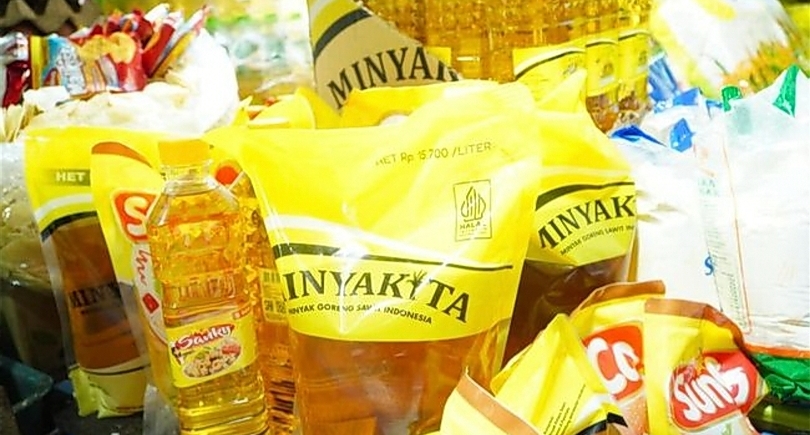 Pedagang sedang menjual Minyakita (SinPo.id/ Dok. Bapanas)
