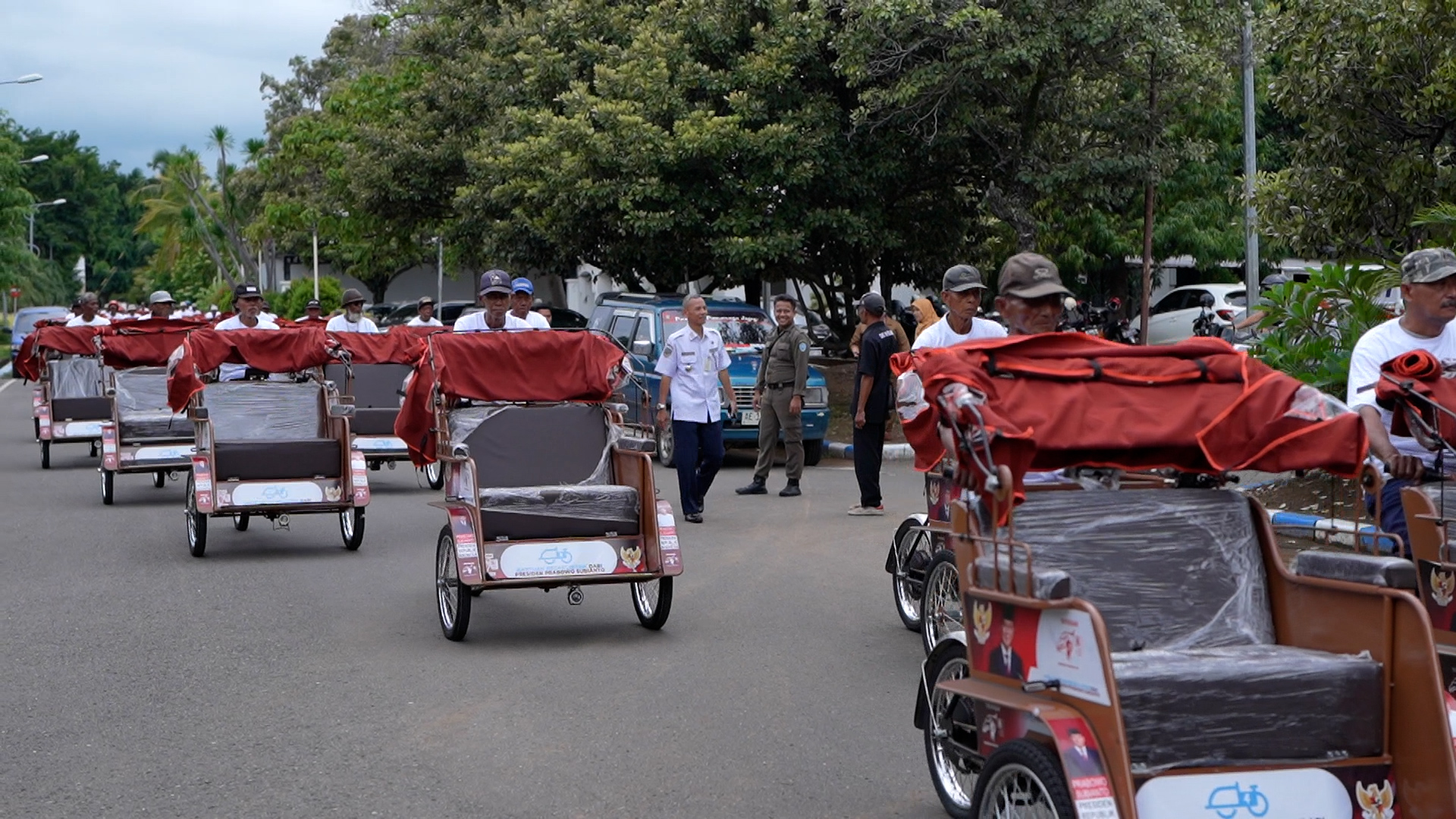 Penerima Becak Listrik bantuan Presiden Prabowo (SinPo.id/tim media)