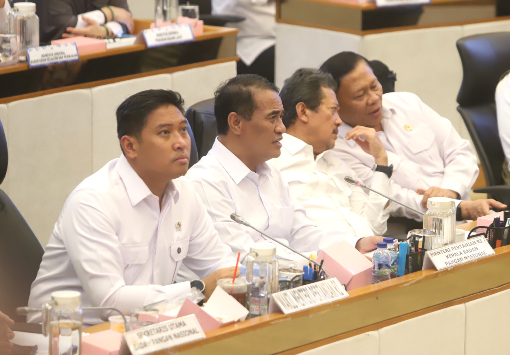 Komisi IV DPR gelar raker dengan Mentan Amran Sulaiman membahas stok bahan pangan jelang ramadhan (Ashar/SinPo.id)