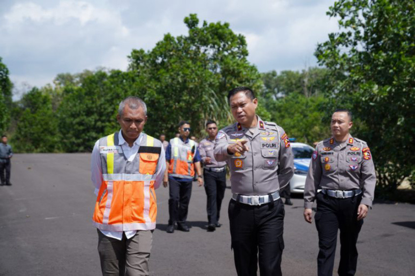 Dirgakkum Korlantas Polri, Brigjen Pol Faizal (tengah) (SinPo.id/Dok.Polri)
