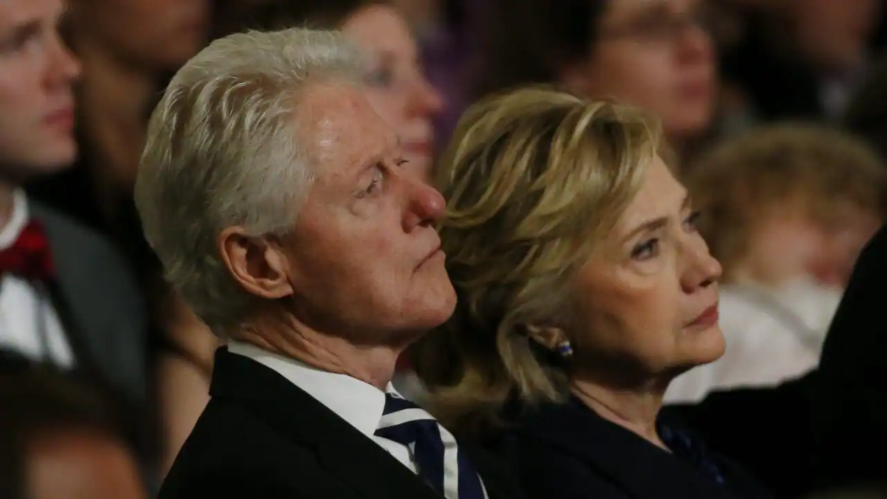 Mantan Presiden Amerika Serikat Bill Clinton dan Hillary Clinton. (SinPo.id/AAP)