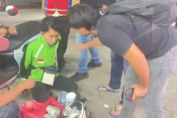 Pelaku saat ditangkap di Mampang Jakarta Selatan (SinPo.id/Tangkapan layar)