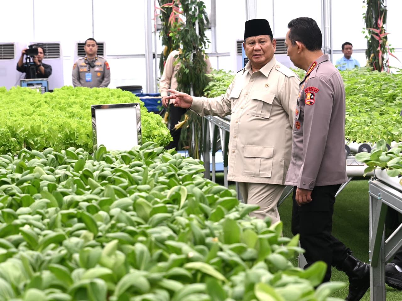 Presiden Prabowo Tinjau Langsung SPPG Polri Palmerah (SinPo.id/Biro Setpres)