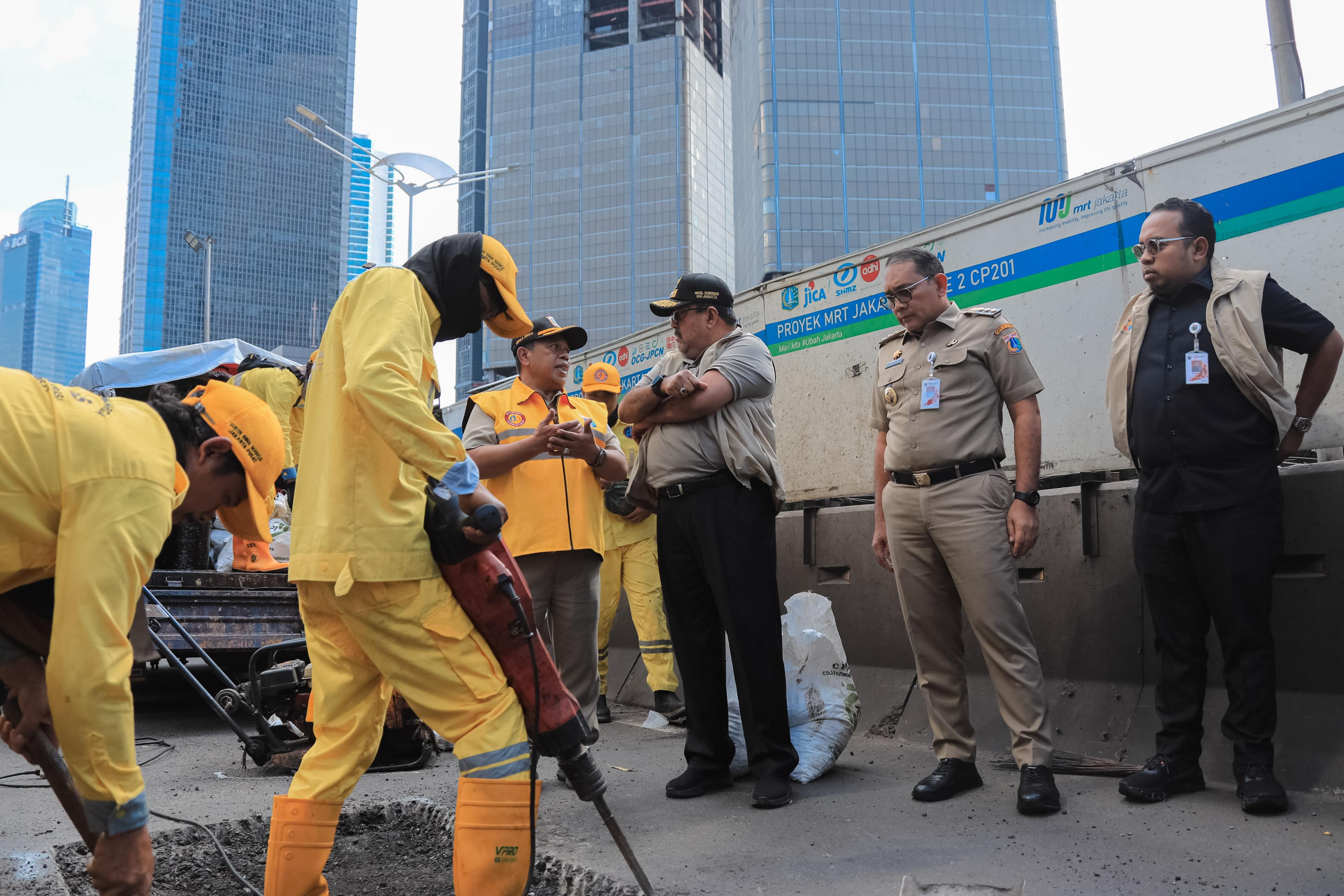 Perbaikan jalan rusak di Jakarta (SinPo.id/ Dok. Pemprov DKI)