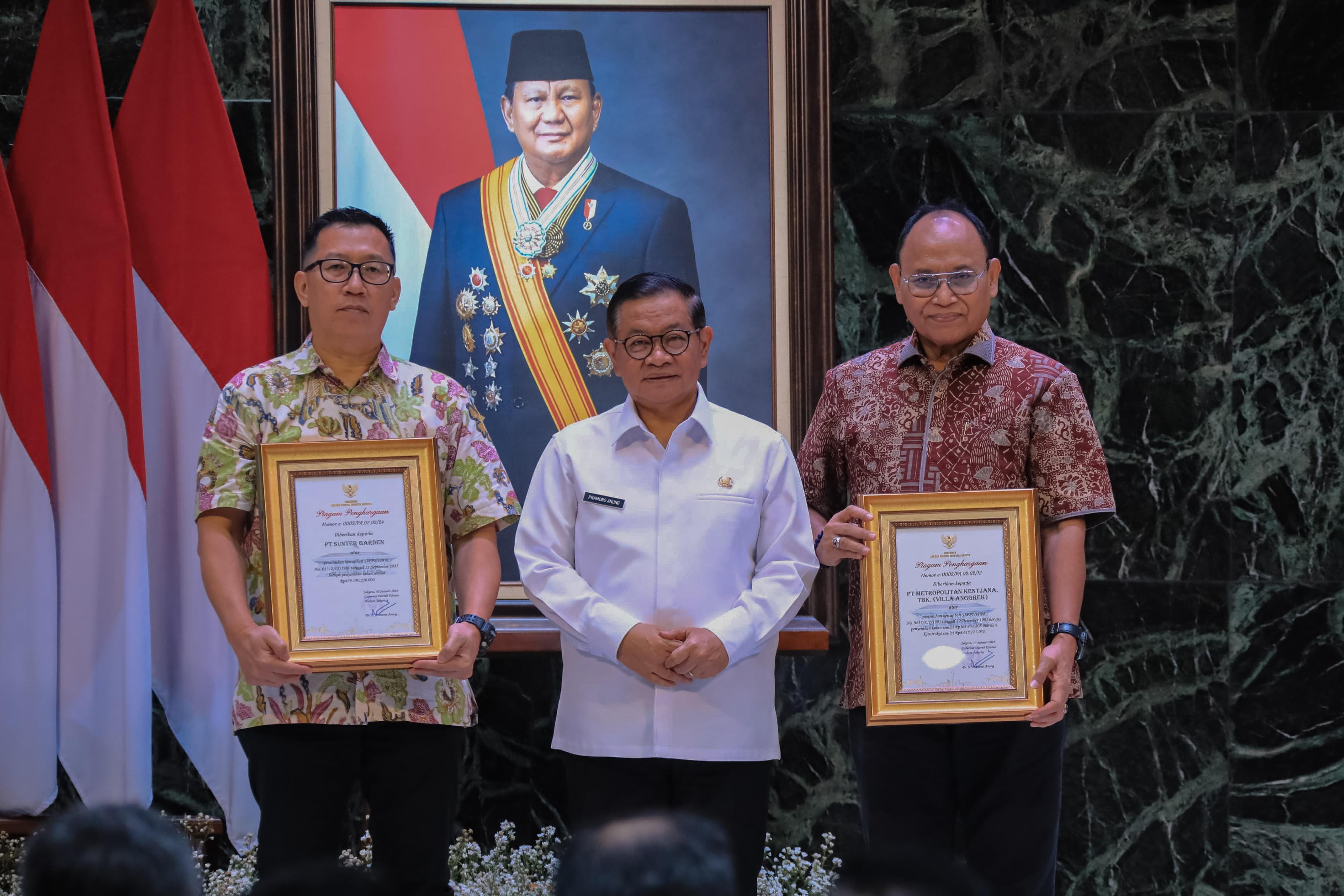 Gubernur DKI Jakarta Pramono Anung terima Fasos dan Fasum dari pengembang (SinPo.id/ Dok. Pemprov DKI)