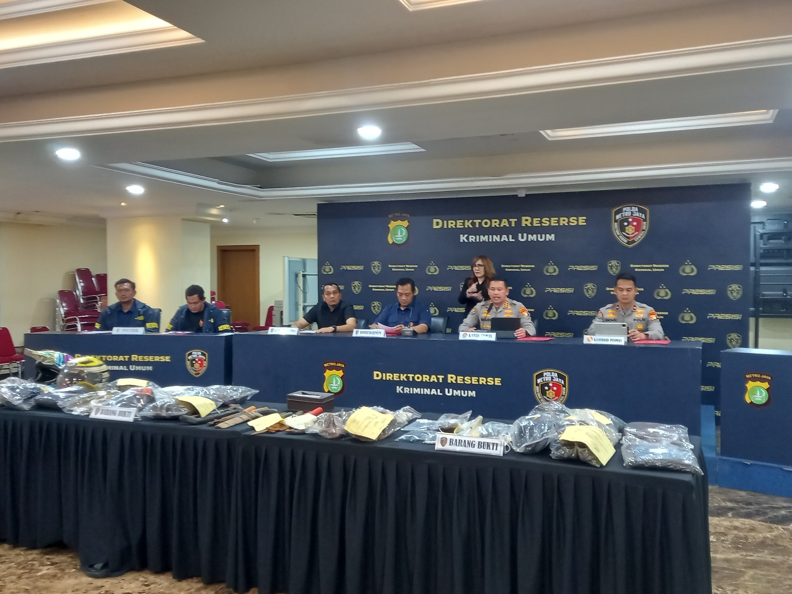 Konfrensi pers kasus pencurian kabel grounding SPBU (SinPo.id/Firdausi)