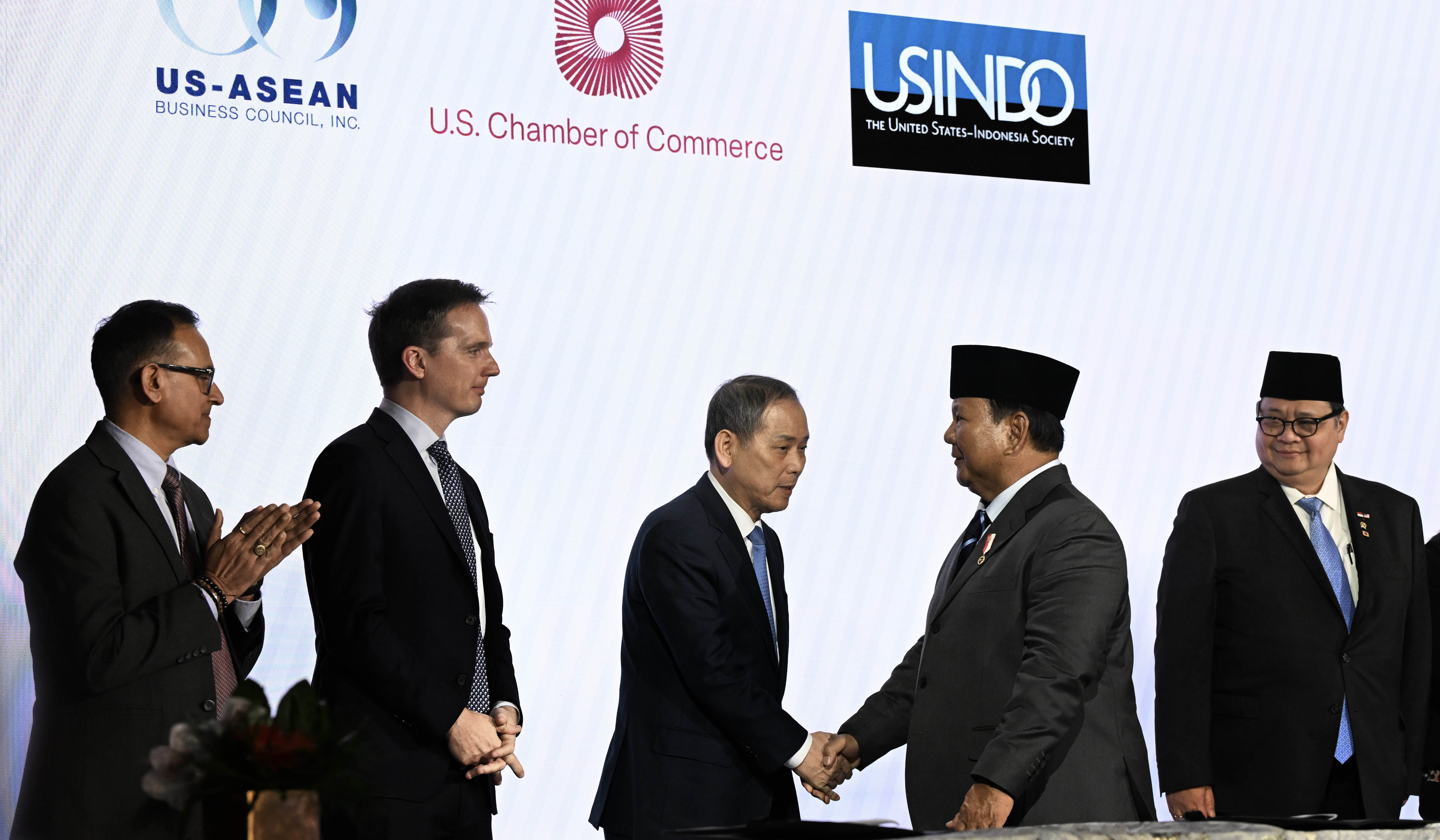 Prabowo saat menghadiri MoU pelaku usaha Indonesia-AS. (Agus Priatna/SinPo.id/BPMI Setpres)