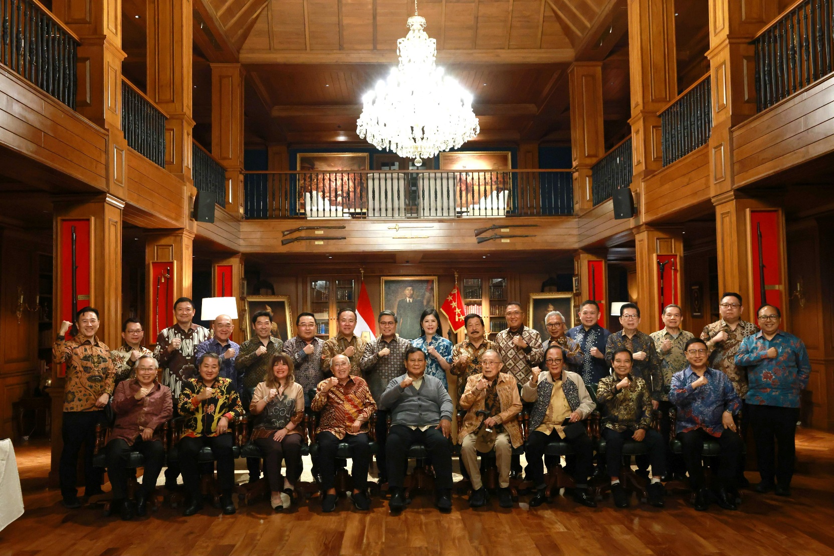 Presiden Prabowo menerima audiensi Asosiasi Pengusaha Indonesia (APINDO) di Padepokan Garudayaksa, Hambalang (SinPo.id/tim media)