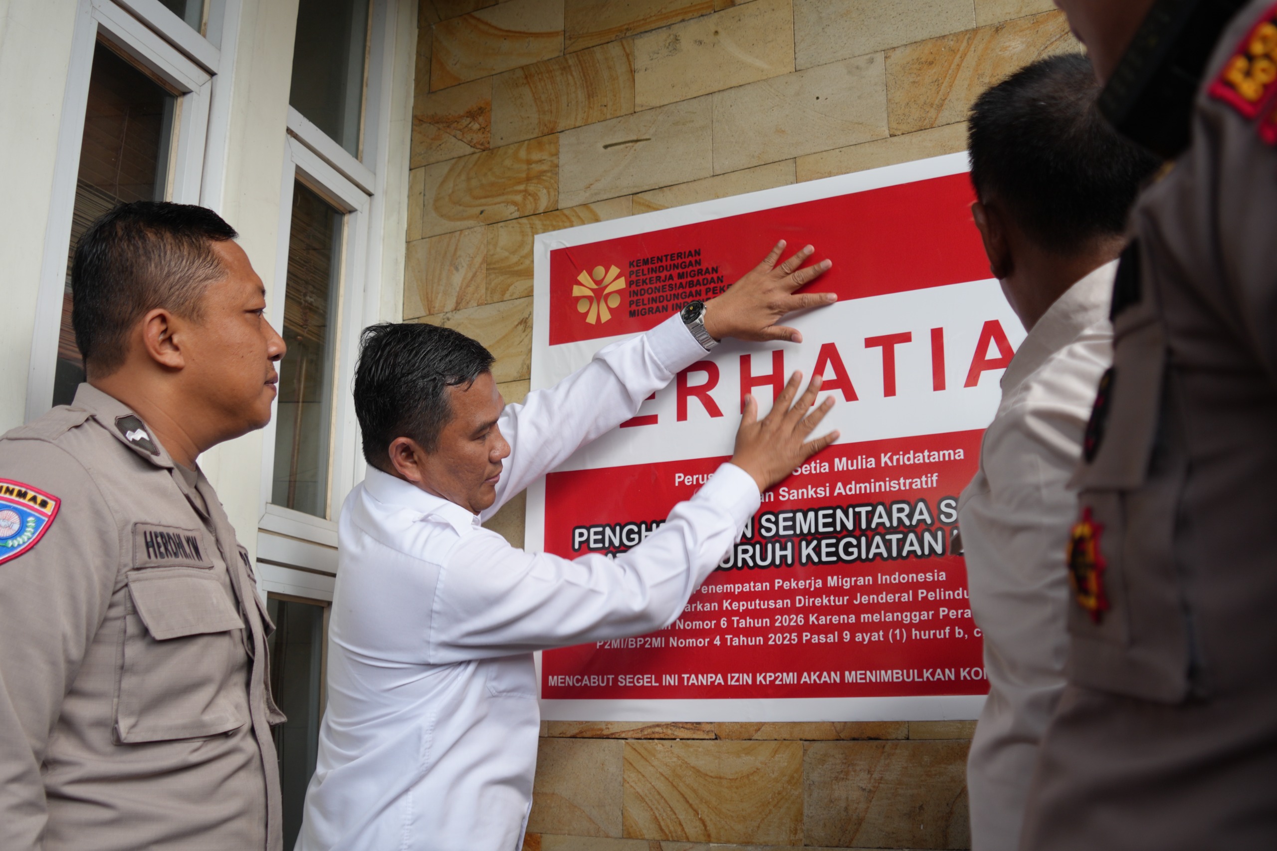 Penyegelan kantor P3MI di Sawangan (SinPo.id/ Dok. KP2MI)