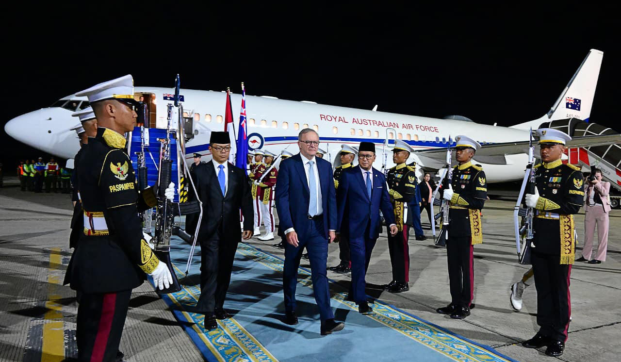 PM Australia Albanese tiba di Jakarta. (Agus Priatna/SinPo.id/BPMI Setpres)