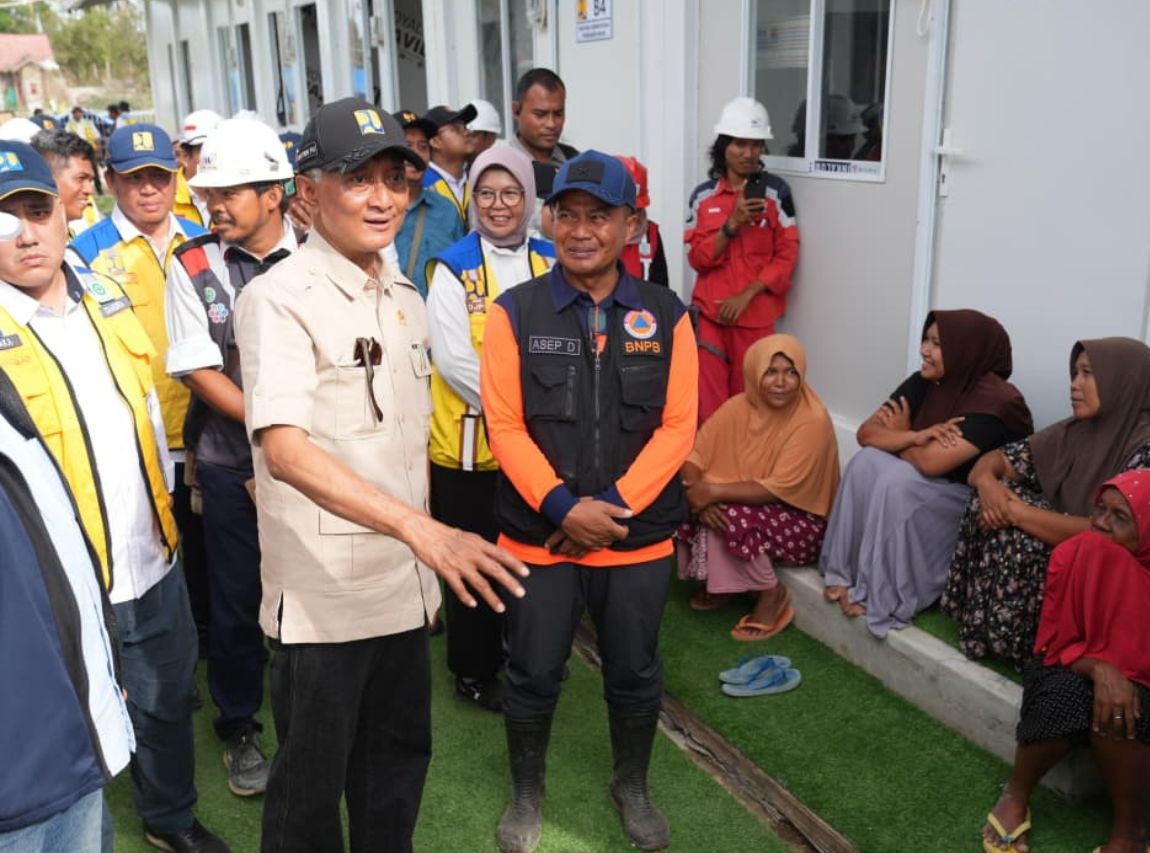 Ilustrasi Menteri Dody meninjau progres Huntara di Aceh Utara. (SinPo.id/dok. KemenPU)