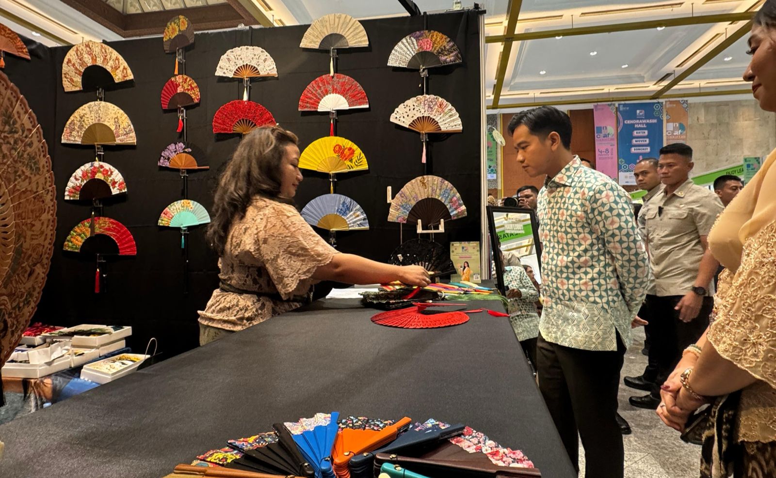 Wapres Gibran Rakabuming Raka di pameran INACRAFT 2026. (SinPo.id/Setwapres)