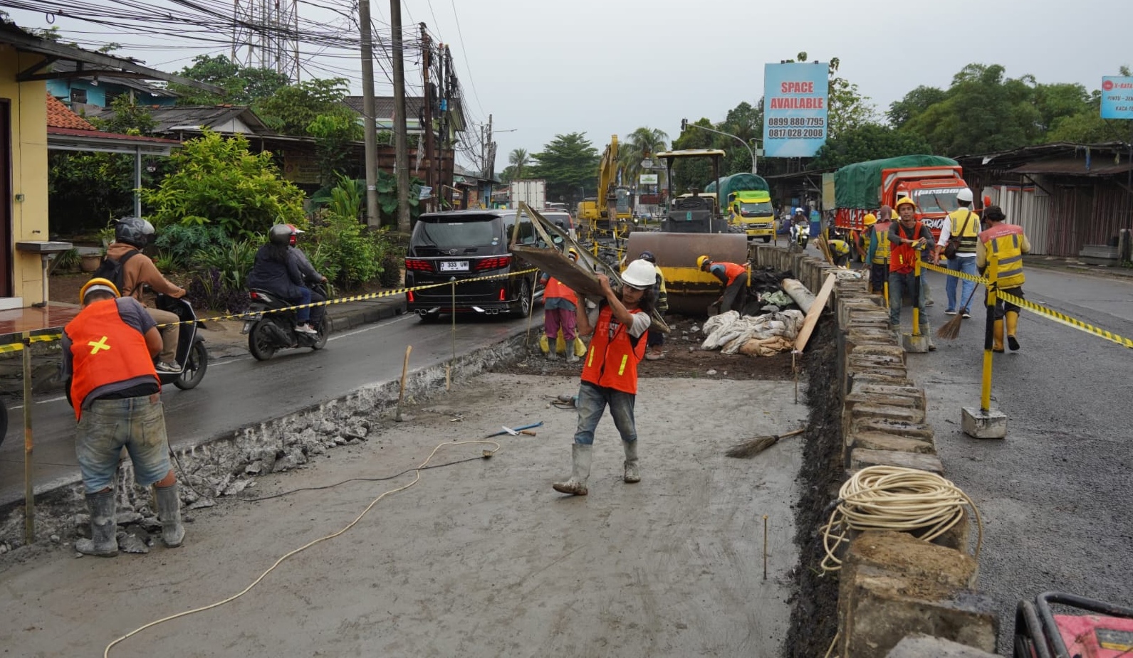 Ilustrasi aktivitas perbaikan jalan nasional ruas Parung Bogor. (SinPo.id/dok. KemenPU)