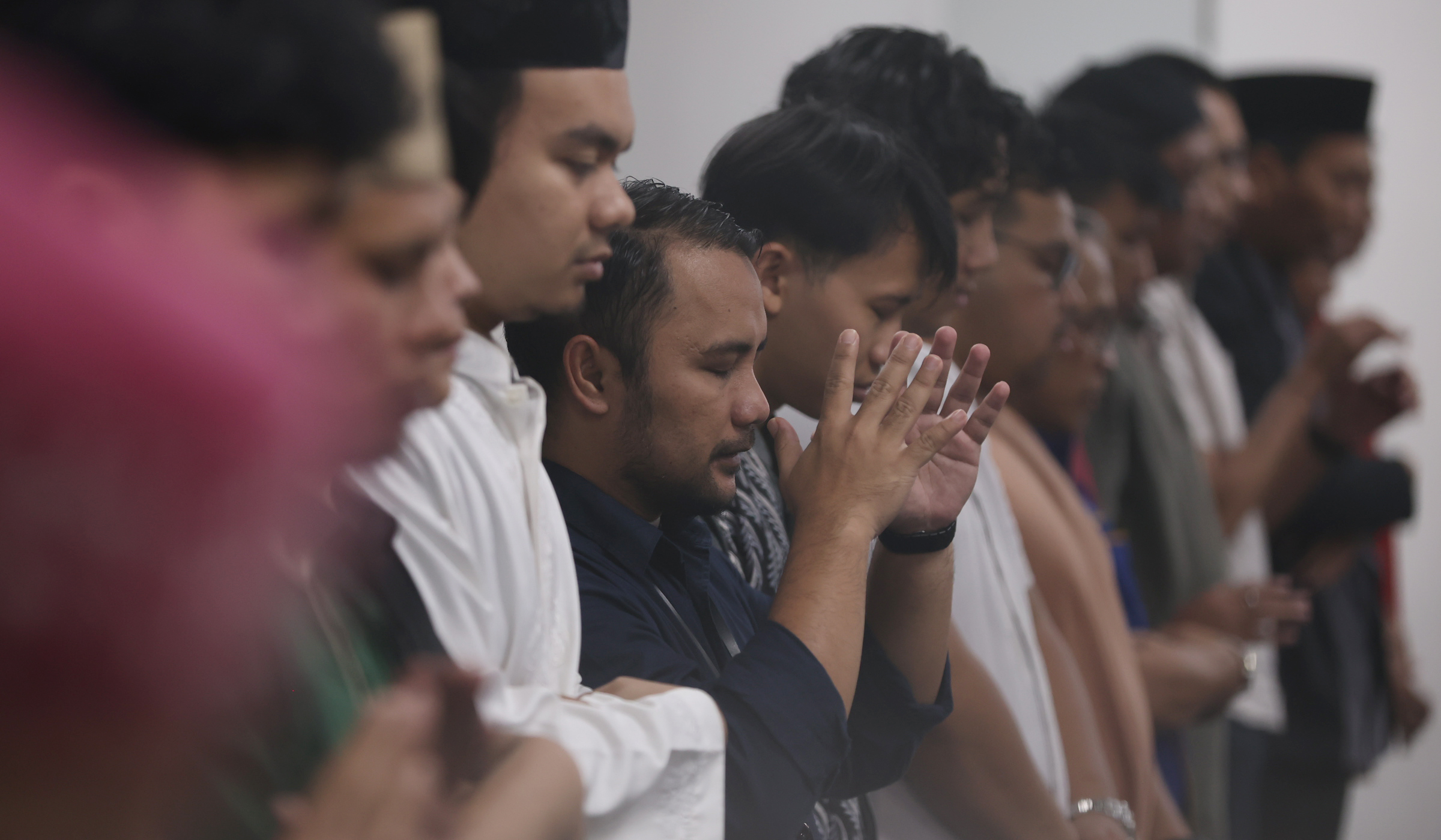 Solat tarawih pertama di PP Muhamadiyah. (Agus Priatna/SinPo.id)