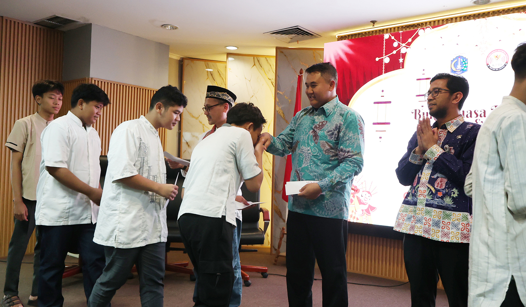 Sinpo TV & KPID Jakarta bagikan santunan anak yatim di Ramadan 1447 H. (Agus Priatna/SinPo.id)