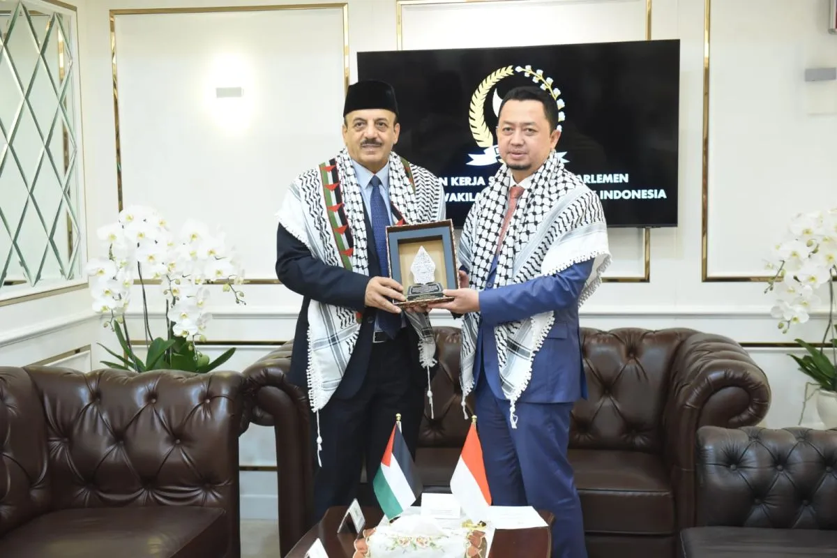 Ketua BKSAP DPR RI Syahrul Aidi Maazat menerima kunjungan Duta Besar (Dubes) Palestina untuk Republik Indonesia Abdalfatah A.K. Alsattari di Gedung Nusantara III, Senayan. (SinPo.id/Dok. DPR RI)