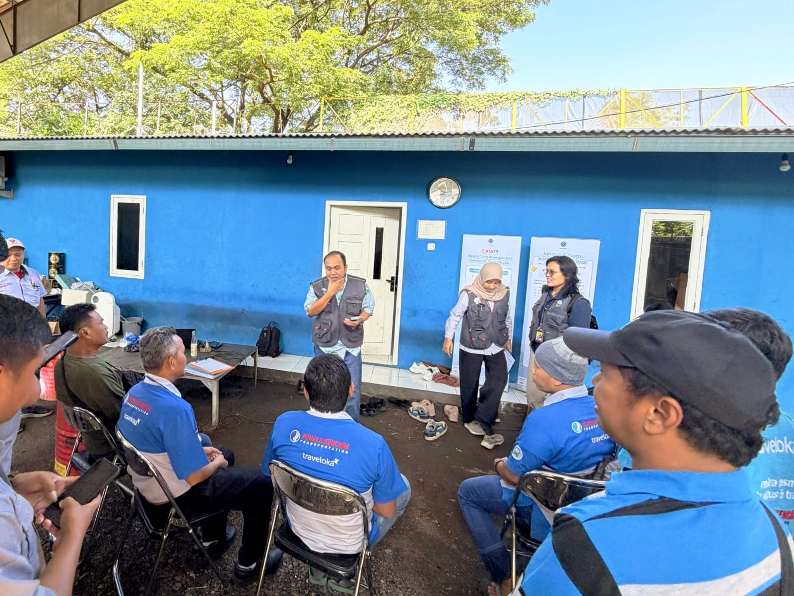 Tim Penguji K3 Kemnaker periksa pengemudi (SinPo.id/ Dok. Kemnaker)