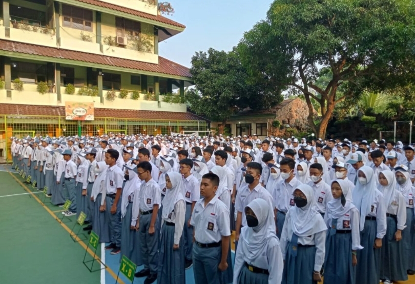 Ilustrasi siswa-siswi SMA sedang mengikuti upacara (SinPo.id/ Dok. Dikbud)